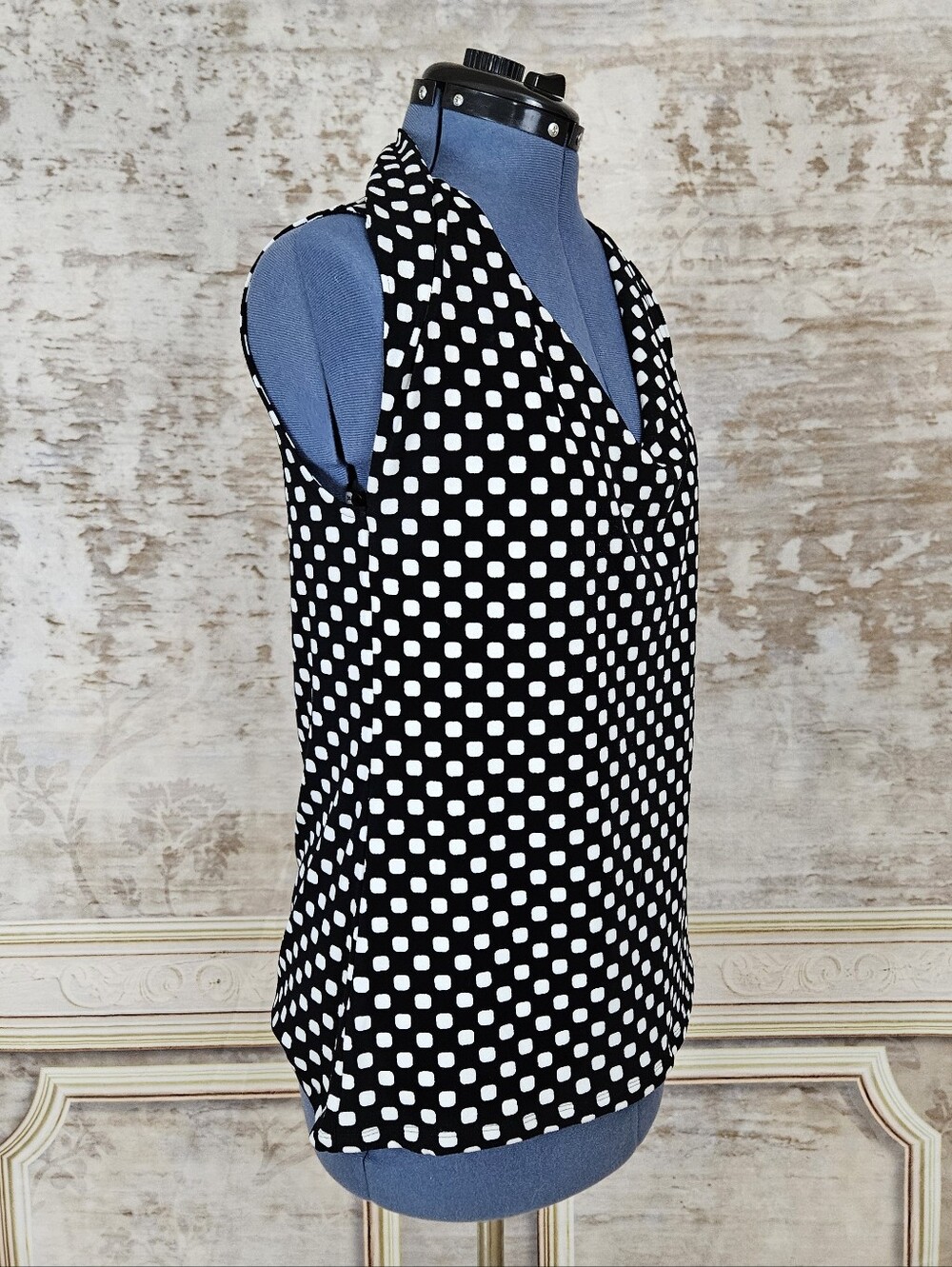 Banana Republic M Black Knit V Neck Sleeveless Tank Geometric Polka Dot - Picture 7 of 9